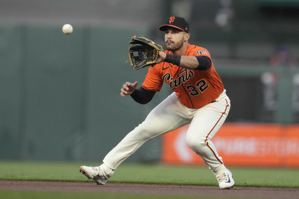 San Francisco Giants second baseman David Villar catches a liner by New York Mets' Francisco Lindor during the first inning of a baseball game in San Francisco, Friday, April 21, 2023. (AP Photo/Jeff Chiu)