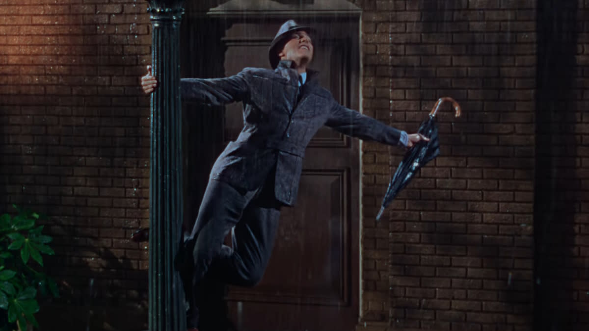  Gene Kelly sings in the rain, in Singin' in the Rain. 