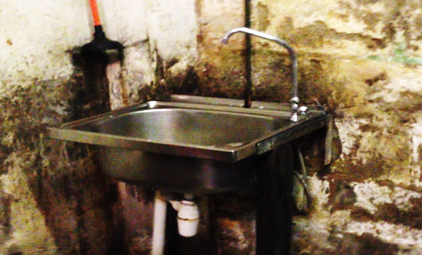 Washing basin in the kitchen. (Photo courtesy of Andrew Loh)