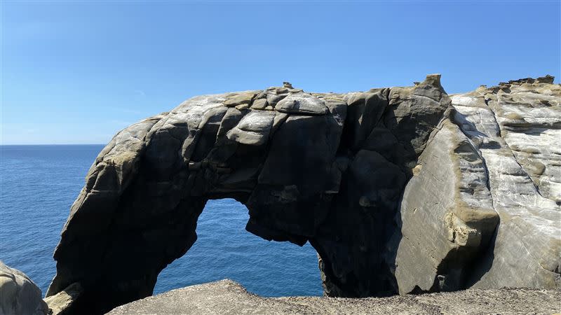 深澳岬角、象鼻岩適合網美拍照，過去可到象鼻岩頂上拍照，因岩石風化考量安全因素，已經拉起警戒線，不讓民眾進入。