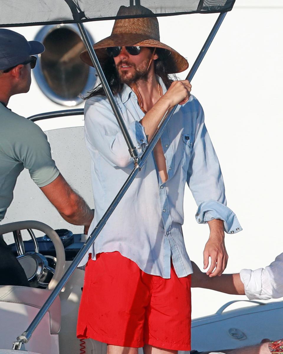 Jared Leto knows how to turn a regular fit into a #BigFitoftheDay: get an enormous hat and wear it on a boat.