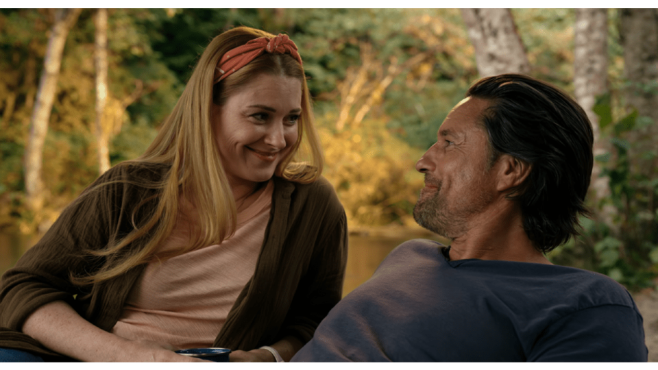 Alexandra Breckenridge and Martin Henderson in Virgin River