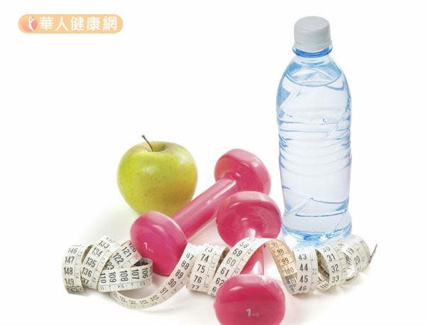 飲用運動飲料時要避免牛飲，每次以100至150毫升為原則，多次少量補充。