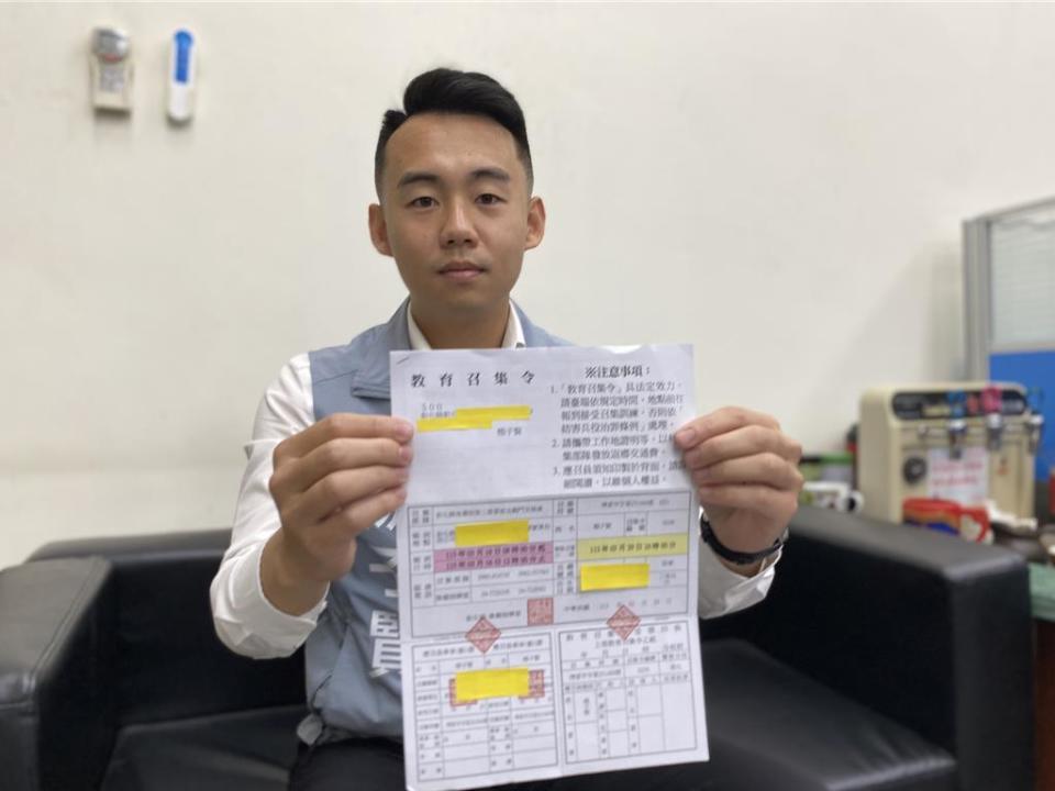 現年28歲的彰化縣議員楊子賢，日前收到彰化縣後備指揮部的教育召集令，將在16日報到入伍14天。（孫英哲攝）