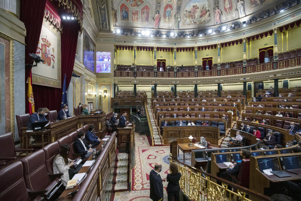 Vox party leader Santiago Abascal, centre left, speaks during a parliamentary session in Madrid, Spain, Thursday Oct. 22, 2020. Spanish Prime Minister Pedro Sanchez is facing a no-confidence vote in parliament brought by the nation's far-right Vox party. (Pablo Blazquez Dominguez/Pool via AP)