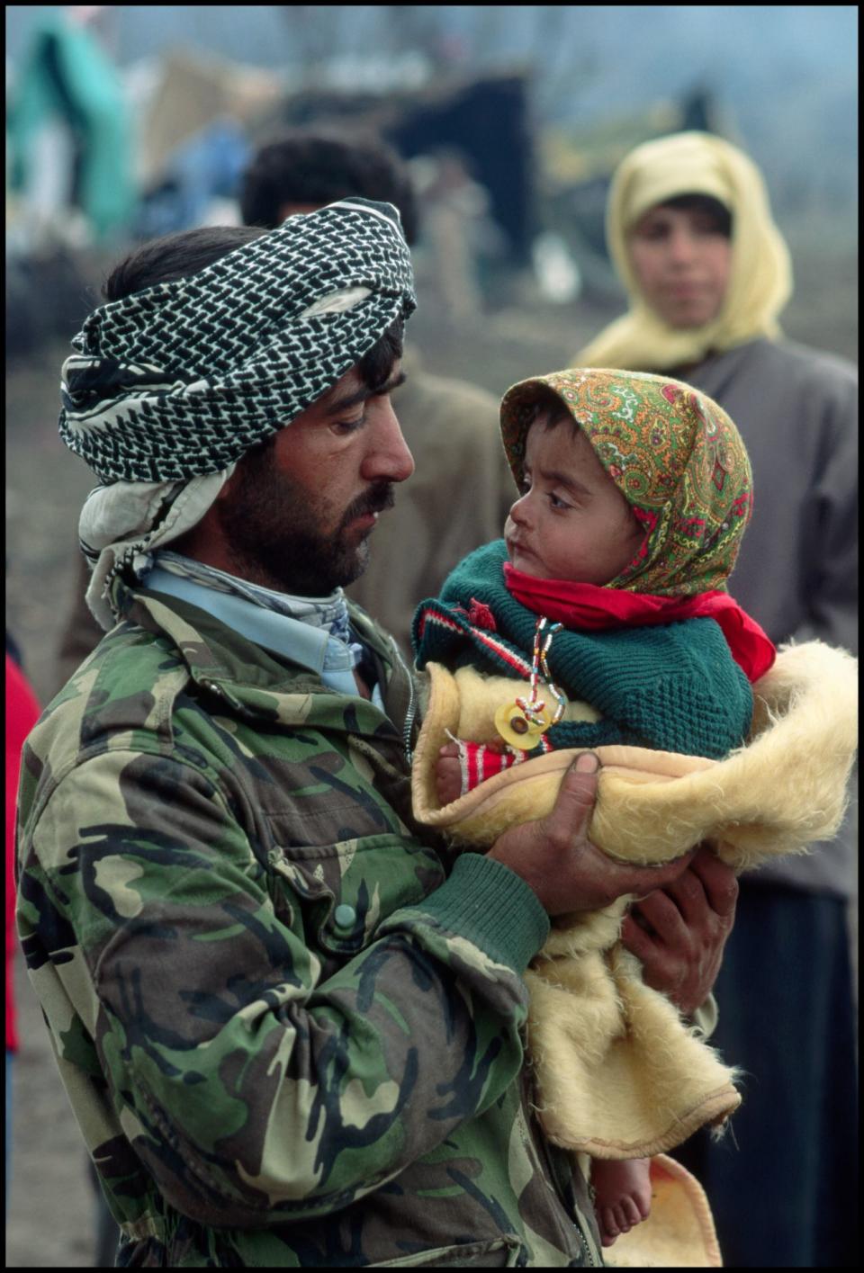 Kurdish refugees, Gulf War, southern Turkey, 1991. (Photograph by Peter Turnley, Bates College Museum of Art; gift of John and Claudia McIntyre)