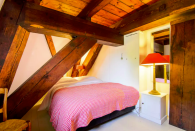 <p>Here’s another one of the bedrooms. (Airbnb) </p>