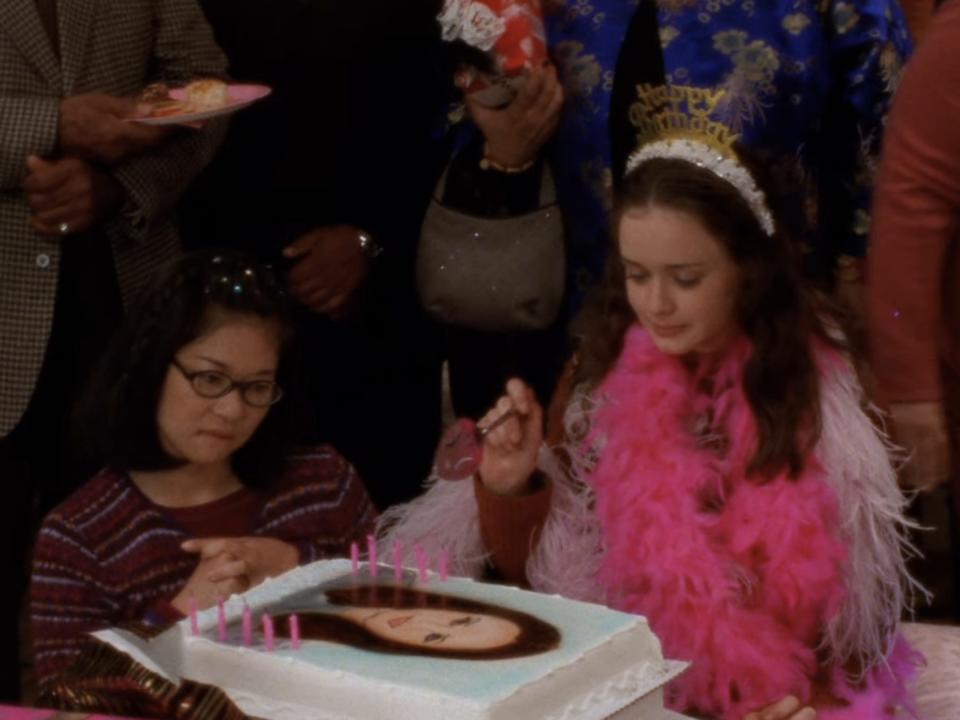 lane and rory looking at rory's birthday cake for her 16th birthday on gilmore girls