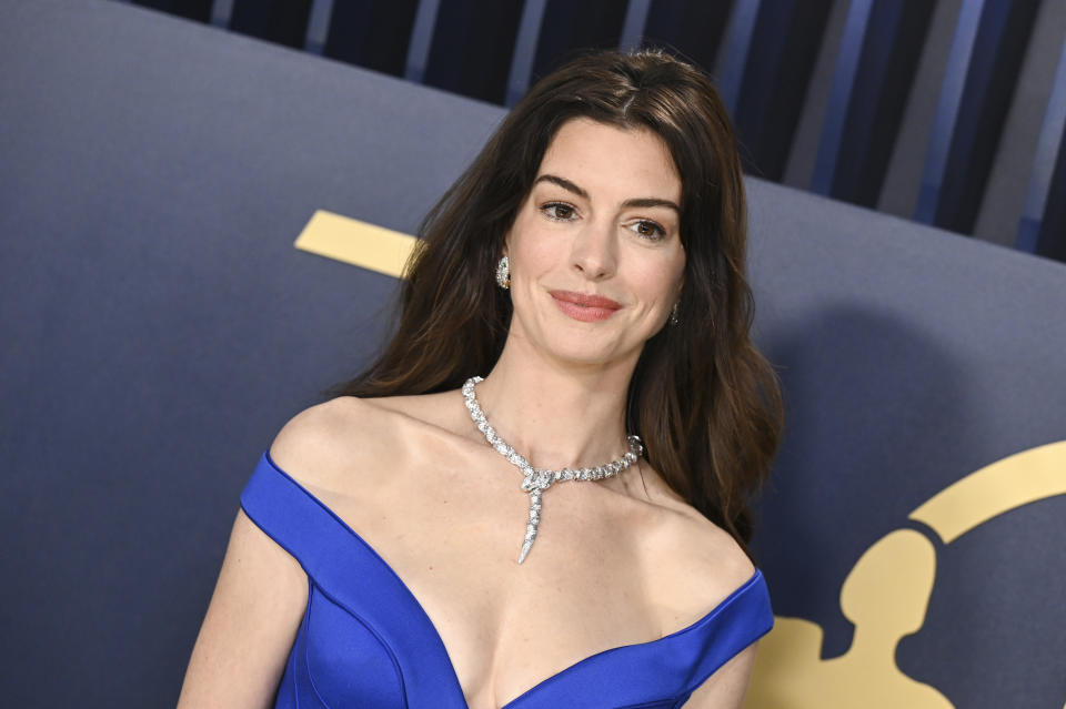 安海瑟薇 Anne Hathaway at the 30th Annual Screen Actors Guild Awards held at the Shrine Auditorium and Expo Hall on February 24, 2024 in Los Angeles, California. (Photo by Gilbert Flores/Variety via Getty Images)