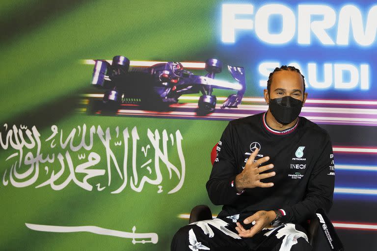Lewis Hamilton, en la rueda de prensa del Gran Premio de Arabia Saudita de 2021 de la F1; la familia de un condenado a muerte solicitó al británico levantar su voz en defensa del adolescente.