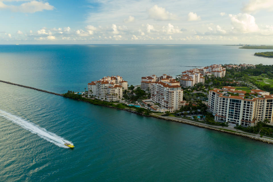 Foto tomada desde un dron de Fisher Island (Getty)