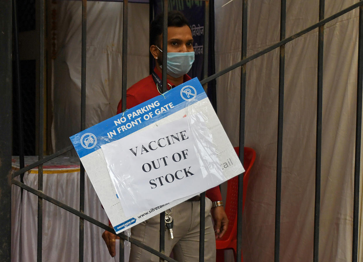 MUMBAI, MAHARASHTRA, INDIA - 2021/04/08: A healthcare worker wearing a facemask as a precaution against the spread of covid-19 seen at a vaccination center which is closed temporarily due to shortage of vaccine in Mumbai.
Many vaccination centers stopped giving vaccine to people due to shortage and as a result people had to return back without getting their dosage. (Photo by Ashish Vaishnav/SOPA Images/LightRocket via Getty Images)