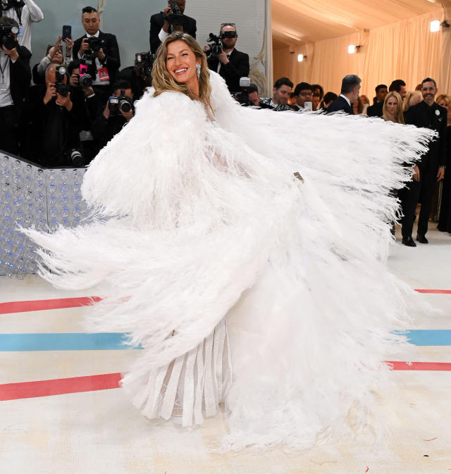 Gisele Bundchen Floats in Head-to-Toe Feathers at Met Gala Following Tom  Brady Divorce: Photos
