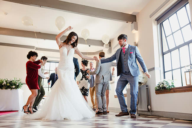 wedding-party-first-dance