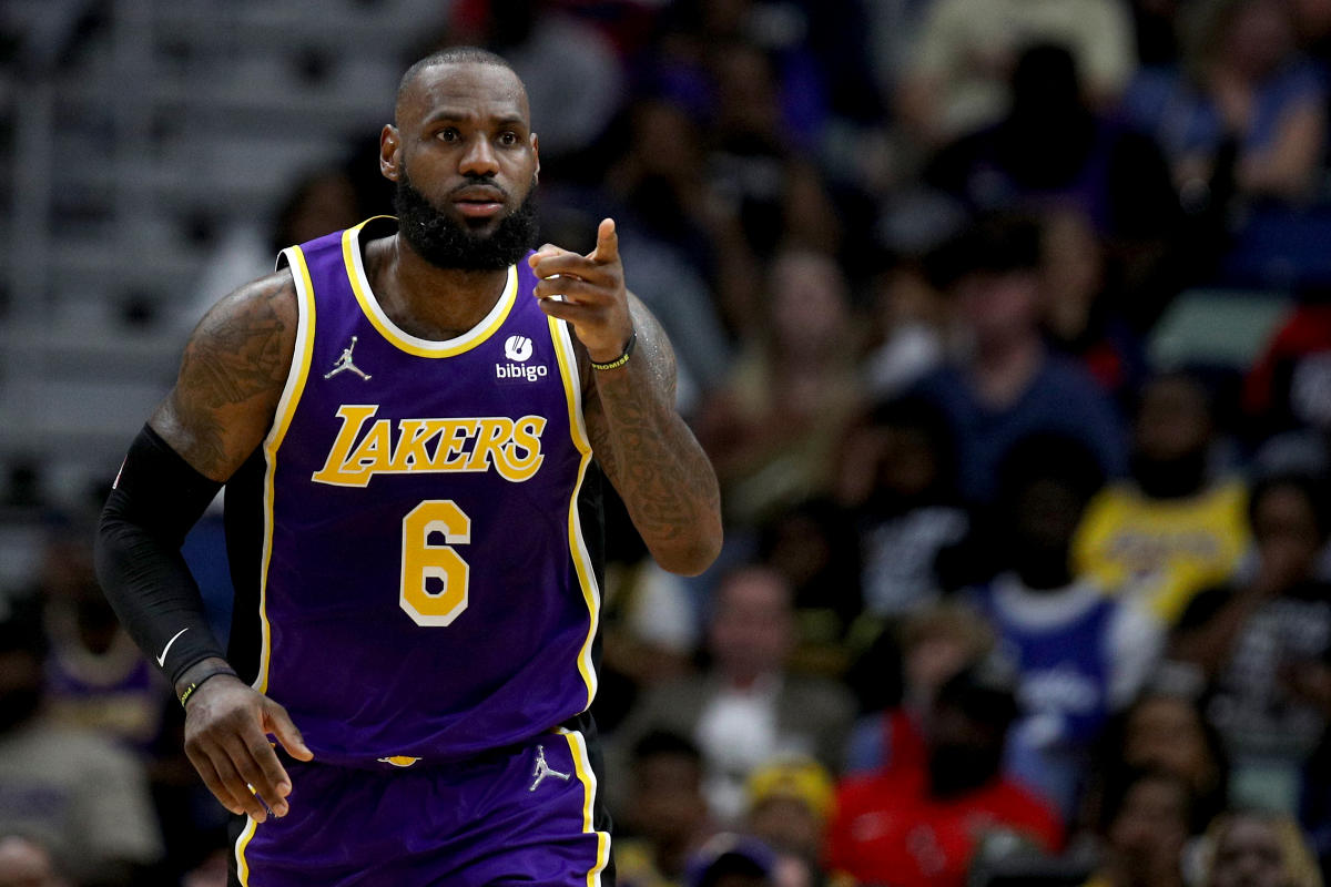 Reports: LeBron James agrees to two-year extension with Los