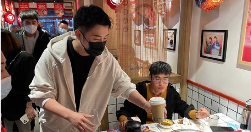 大陸男星陳赫投資火鍋店「賢合莊」。（圖／翻攝自微博）