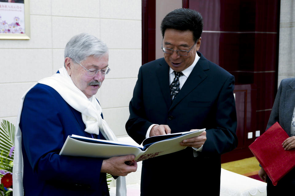 In this photo taken May 22, 2019, and released by the U.S. Embassy in Beijing, U.S. Ambassador to China Terry Branstad, left, meets with Wu Yingjie, Communist Party secretary of the Tibet Autonomous Region, in Lhasa in western China's Tibet Autonomous Region. The U.S. ambassador to China made a rare visit to Tibet this week to meet local officials and raise concerns about restrictions on Buddhist practices and the preservation of the Himalayan region's unique culture and language. (U.S. Mission to China via AP)
