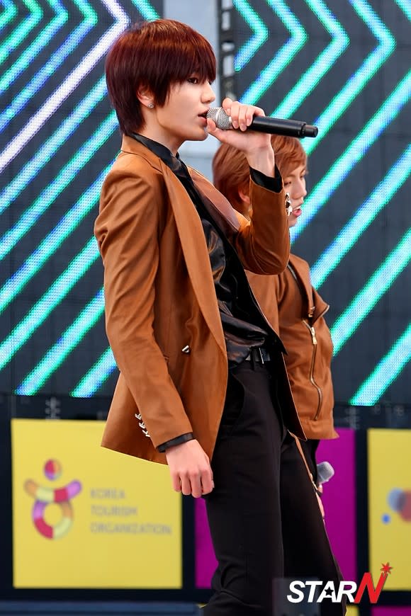 [Photo] INFINITE's Lee Sung Jong performing on stage