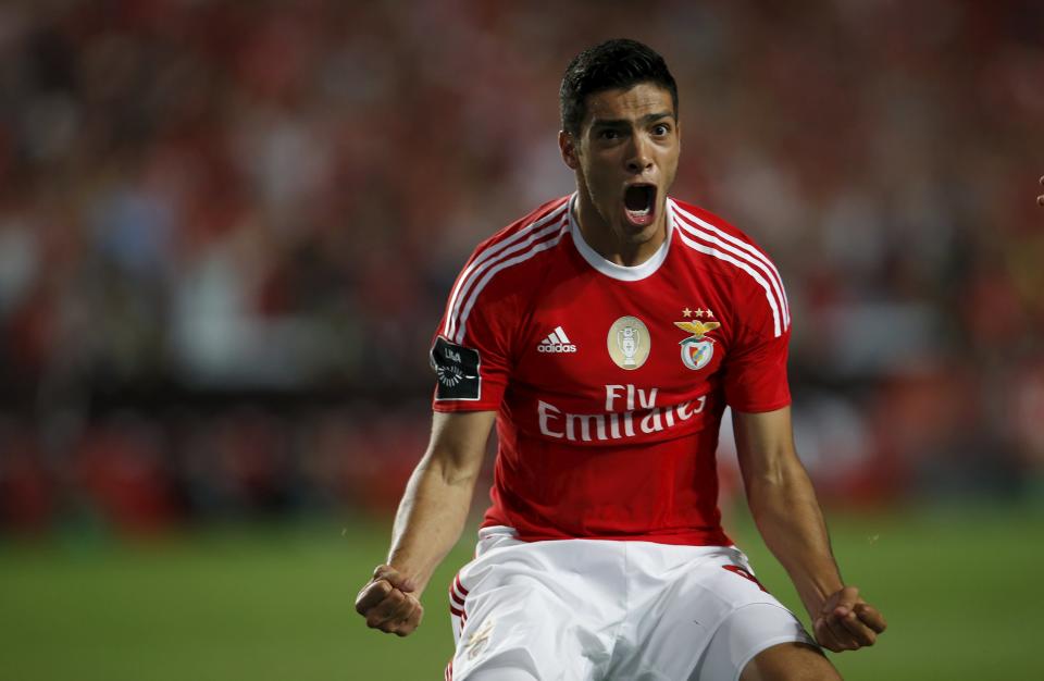 Benfica&#39;s Raul Jimenez celebrates his goal against Moreirense during their Portuguese premier league soccer match at Luz stadium in Lisbon, Portugal August 29, 2015.  REUTERS/Rafael Marchante