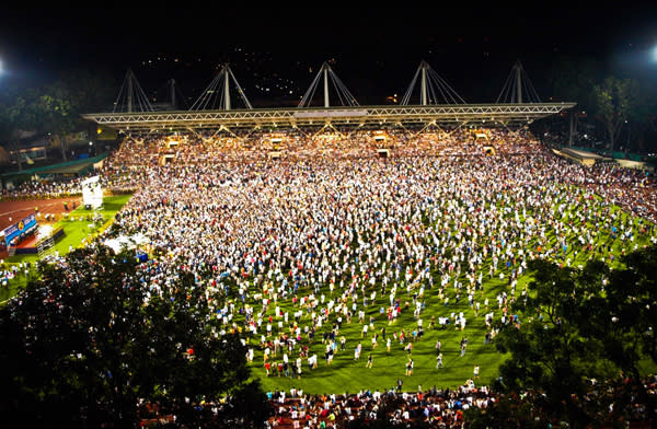 The estimated 10,000 strong crowd cheering for WP (Yahoo!/Christine Choo)