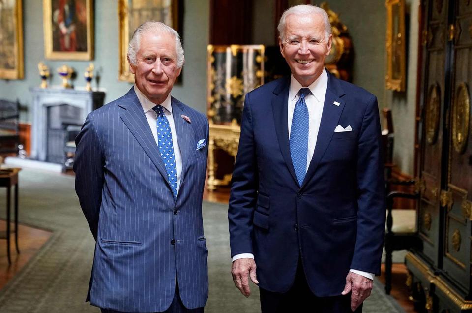 <p> ANDREW MATTHEWS/POOL/AFP via Getty Images</p> King Charles III and US President Joe Biden pose for a photograph in the Grand Corridor at Windsor Castle
