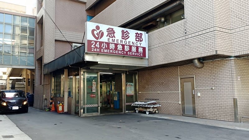 高雄市某國中校外活動發生疑似集體食物中毒事件，49名師生及領隊2日晚間桃園吃晚餐後南下苗栗住宿，深夜陸續因上吐下瀉湧入頭份市為恭醫院掛急診。（中央社／民眾提供）