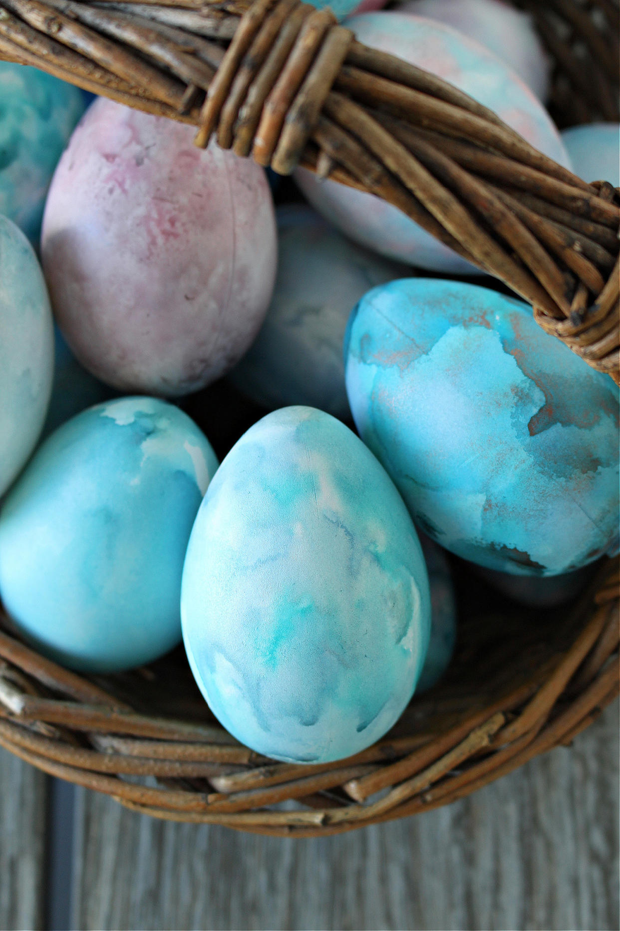 alcohol ink easter eggs  (Dans le Lakehouse)