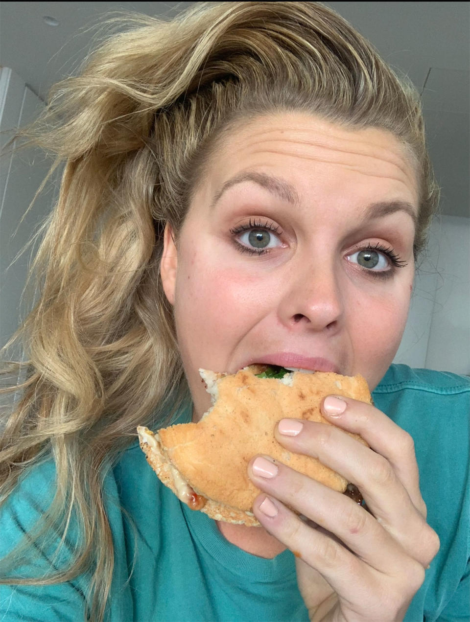 Sophie Dillman eating a burger