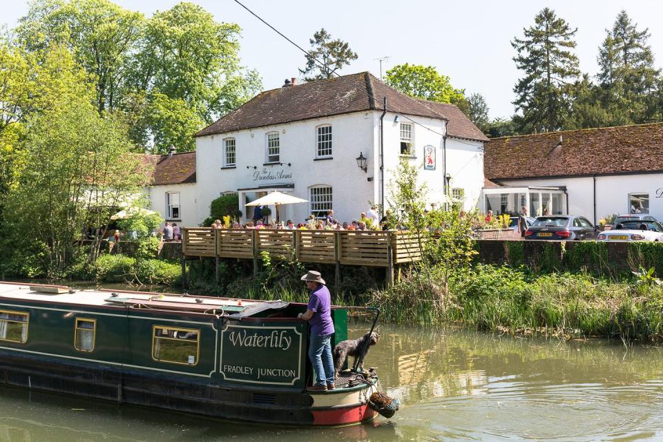 9) The Dundas Arms, Berkshire - 55 minutes from Paddington by train