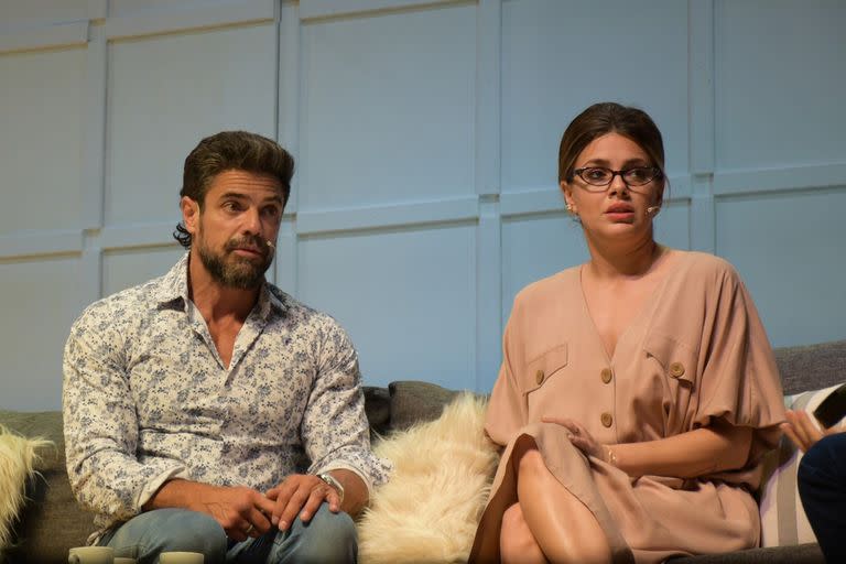 Castro y Natalie Pérez en una escena de la obra teatral El Divorcio