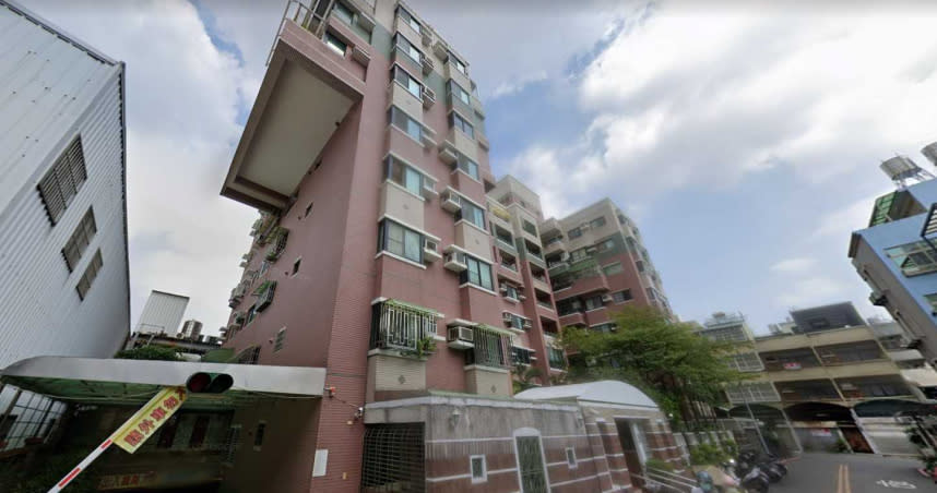 被稱為台南「最衰大樓」，位於東區崇明十三街。（圖／Google Map）