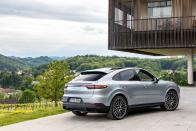 <p>2020 Porsche Cayenne coupe</p>