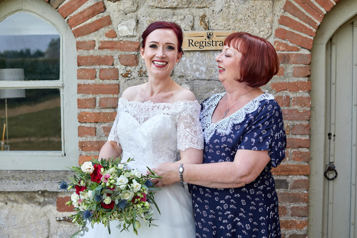 Eleanor Howie on her wedding day with her mother Elizabeth who was diagnosed with breast cancer when aged 30 (Karen Fuller)