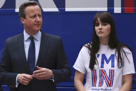 Britain's Prime Minister David Cameron joins students at the launch of the 'Brighter Future In' campaign bus at Exeter University in Exeter, Britain April 7, 2016. REUTERS/Dan Kitwood/Pool