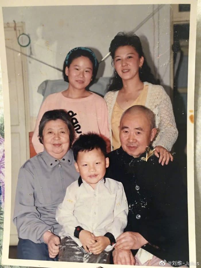 Julius as a child with his family