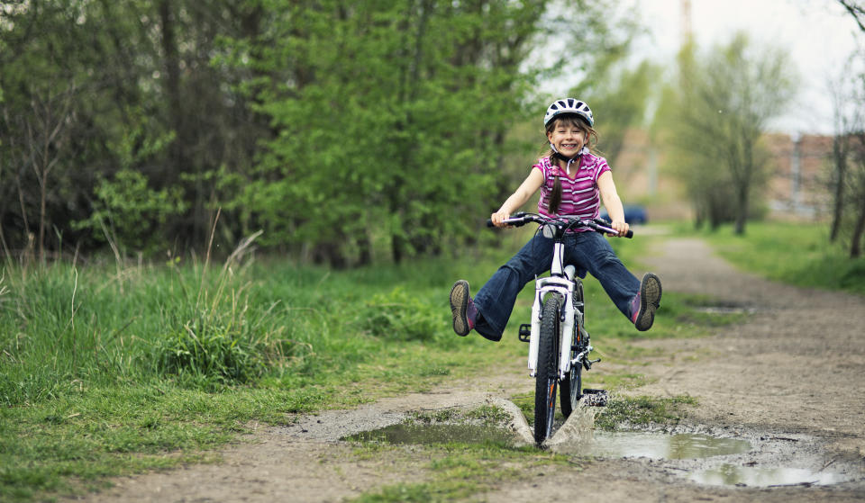 Die Teilnahme an einem schulischen Radfahrtrainingsprogramm hat das psychosoziale Wohlbefinden der teilnehmenden Kinder und Jugendlichen verbessert. (Symbolbild: Getty Images)