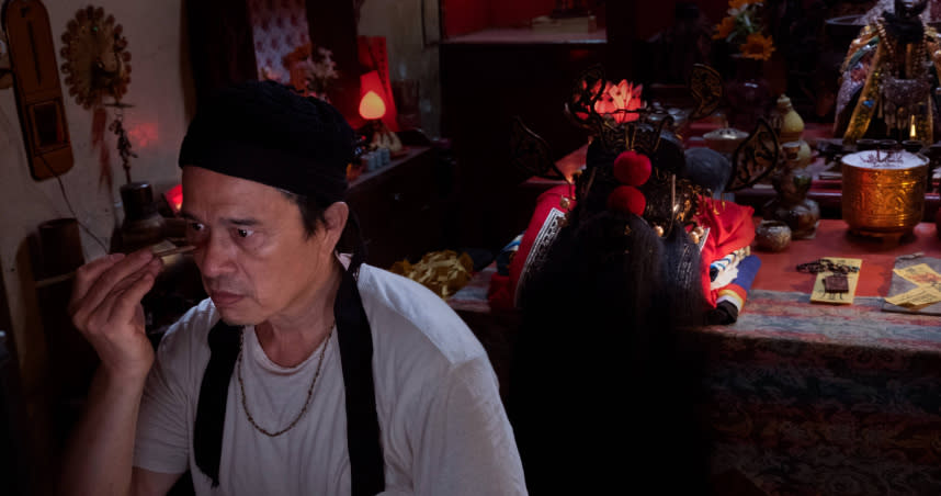 《粽邪3：鬼門開》開拍前，李興文跟著宗教顧問上課學習跳鍾馗的相關科儀。（圖／華影提供）