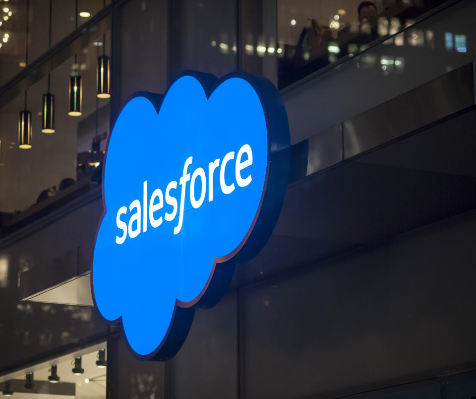 <p>Cloud Computing wird in Zeiten des Internets und zunehmend komplexeren Dateistrukturen immer wichtiger. Salesforce ist einer der größten Anbieter in diesem Bereich und beschäftigt rund 30.000 Arbeitskräfte. Ein derart zukunftsorientiertes Arbeitsumfeld lockt natürlich neue Interessenten an. (Foto: ddp) </p>