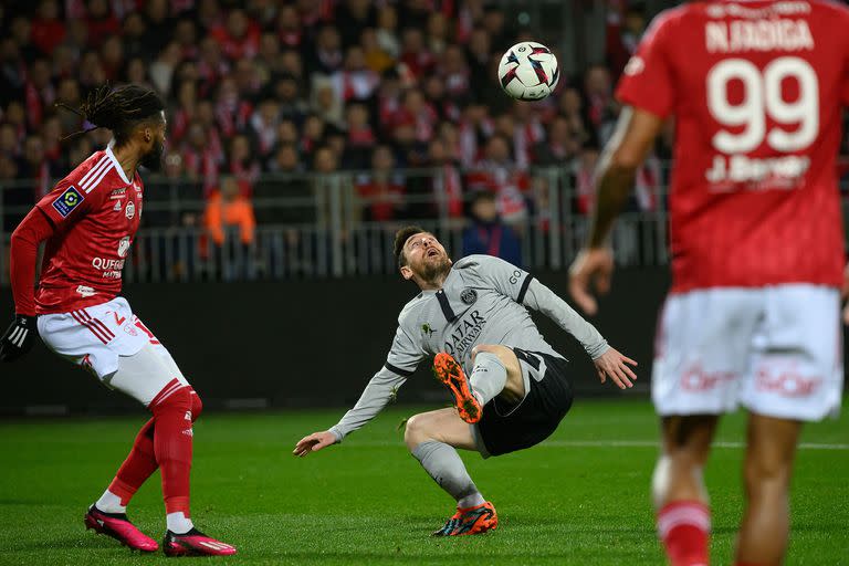 Lionel Messi jugando ante Brest