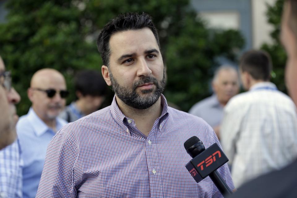 Atlanta Braves general manager Alex Anthopoulos speaks with a reporter.