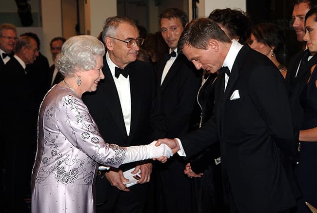 daniel-craig-the-queen