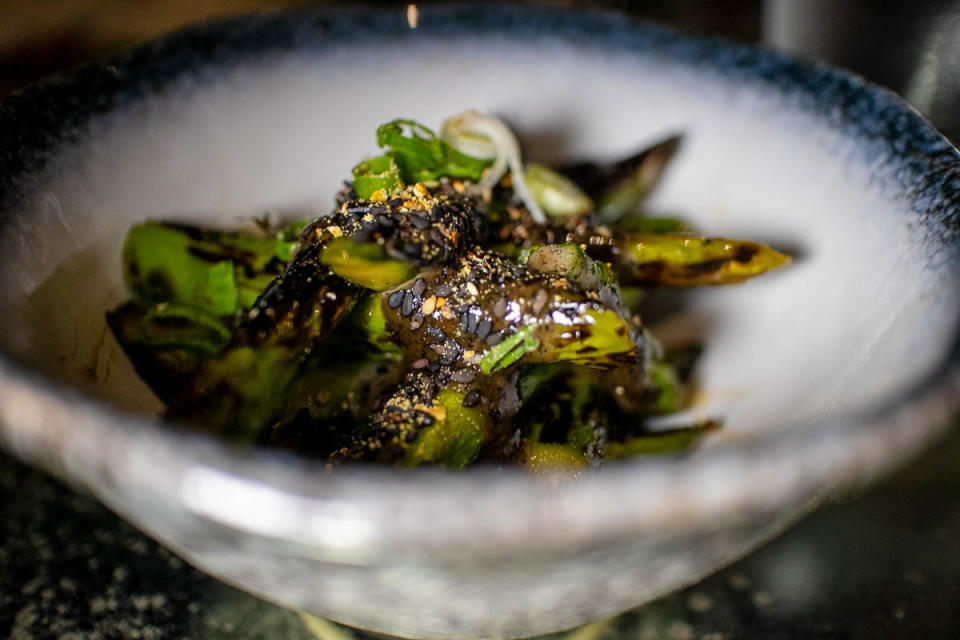 Charcoal Grilled Asparagus (PHOTO: Zat Astha/Yahoo Lifestyle SEA)
