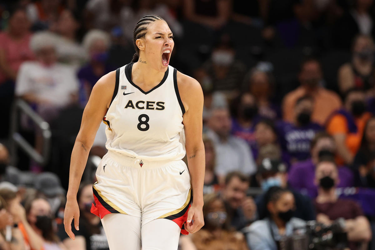 Bleacher Report on X: Breaking: Liz Cambage is heading to the LA Sparks 🌴  @HighlightHER The Liz-Nneka frontcourt is going to be scary. Career  averages: Liz: 16.3 PPG