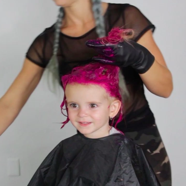 A vlogger has dyed her daughter's hair bright pink [Photo: Instagram/charity.grace]