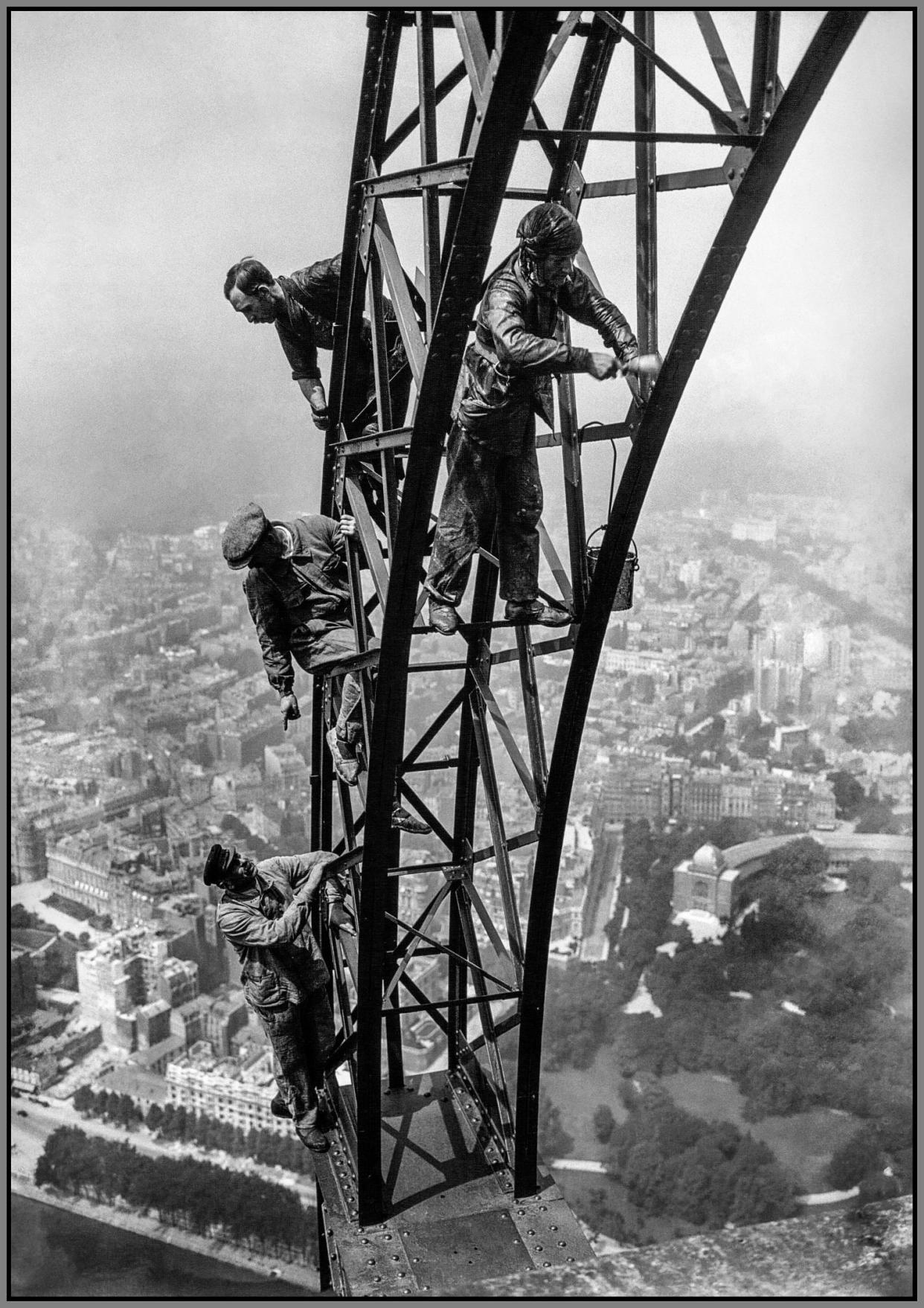 Men repainting the beams of the Eiffel Tower in August 1924  (Shawshots  / Alamy Stock Photo)