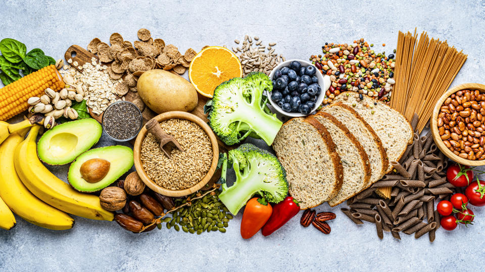 Cuando eliminamos los carbohidratos de nuestra alimentación, también estamos eliminando  nutrientes muy importantes como fibra, vitaminas y minerales. (Getty Creative)