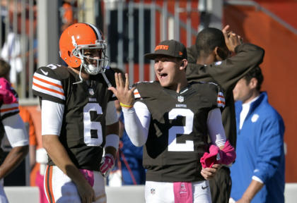 Browns backup QB Johnny Manziel (2) talks with Brian Hoyer during the win over the Steelers. (AP)