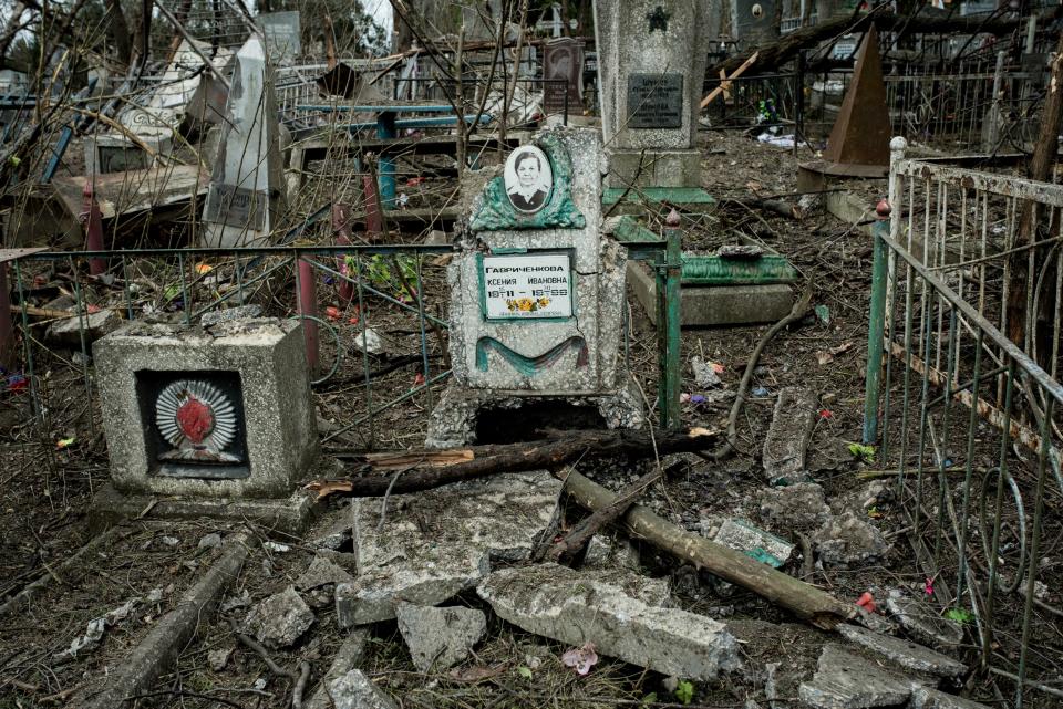 Cemetery hit by Russian missile on March 31, 2023 in Zaporizhzhia, Ukraine (Global Images Ukraine via Getty)