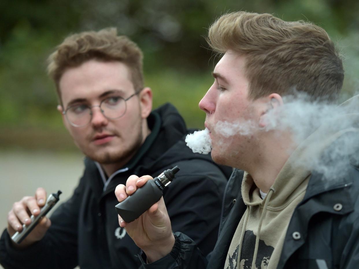 vaping men young adults