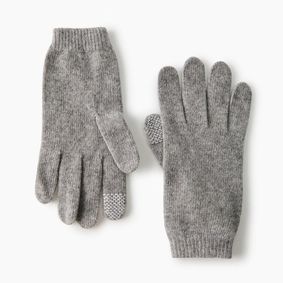 <p><a href="https://www.aritzia.com/us/en/product/cashmere-tech-gloves/70111.html" rel="nofollow noopener" target="_blank" data-ylk="slk:Shop Now;elm:context_link;itc:0;sec:content-canvas" class="link ">Shop Now</a></p><p>Tech-Friendly Cashmere Gloves</p><p>aritzia.com</p><p>$58.00</p><span class="copyright">aritzia.com</span>